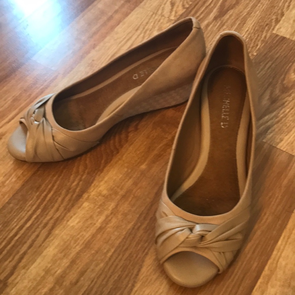 Peep toe sandals